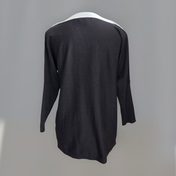 Cable & Gauge Black Dolman Sleeve Sweater With Gold Button Accents Size Small - Picture 4 of 7